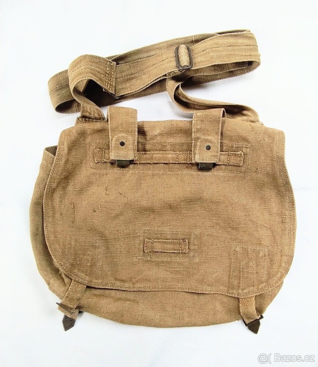 Stará vojenská brašna přes rameno