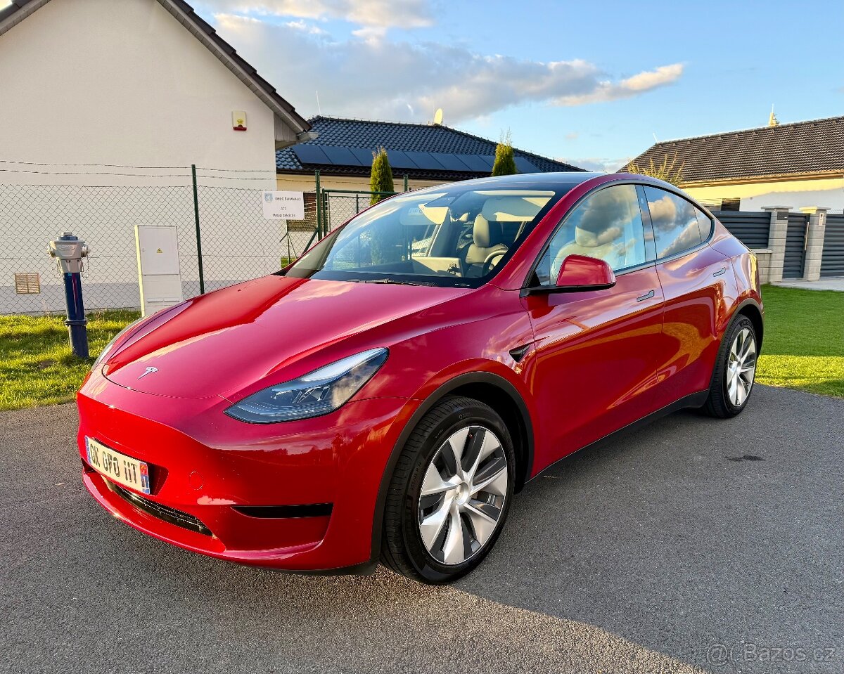 Tesla Model Y SOH 93% LFP baterie Tažné zařízení