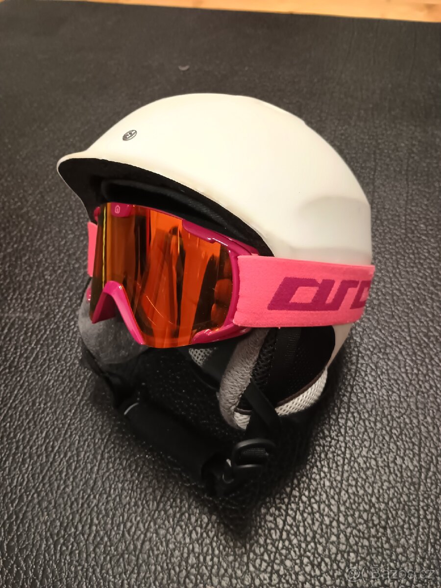 Dívčí lyžařská helma a brýle