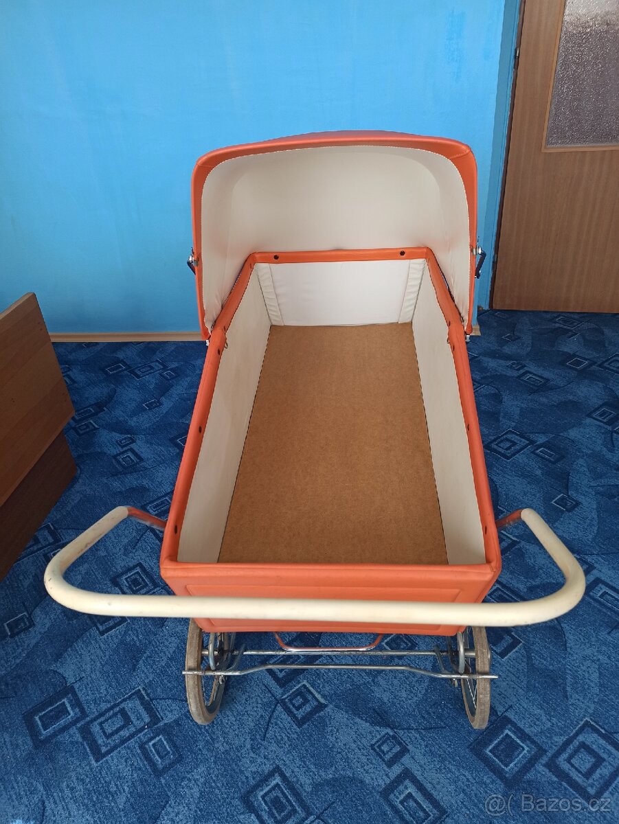 Retro kočárek LIBERTA.