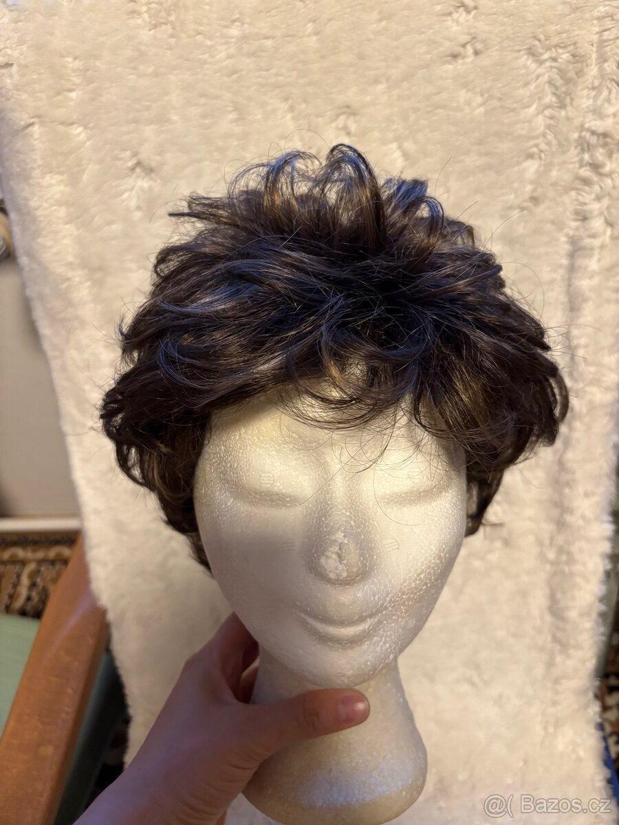 Krásná nová značková paruka