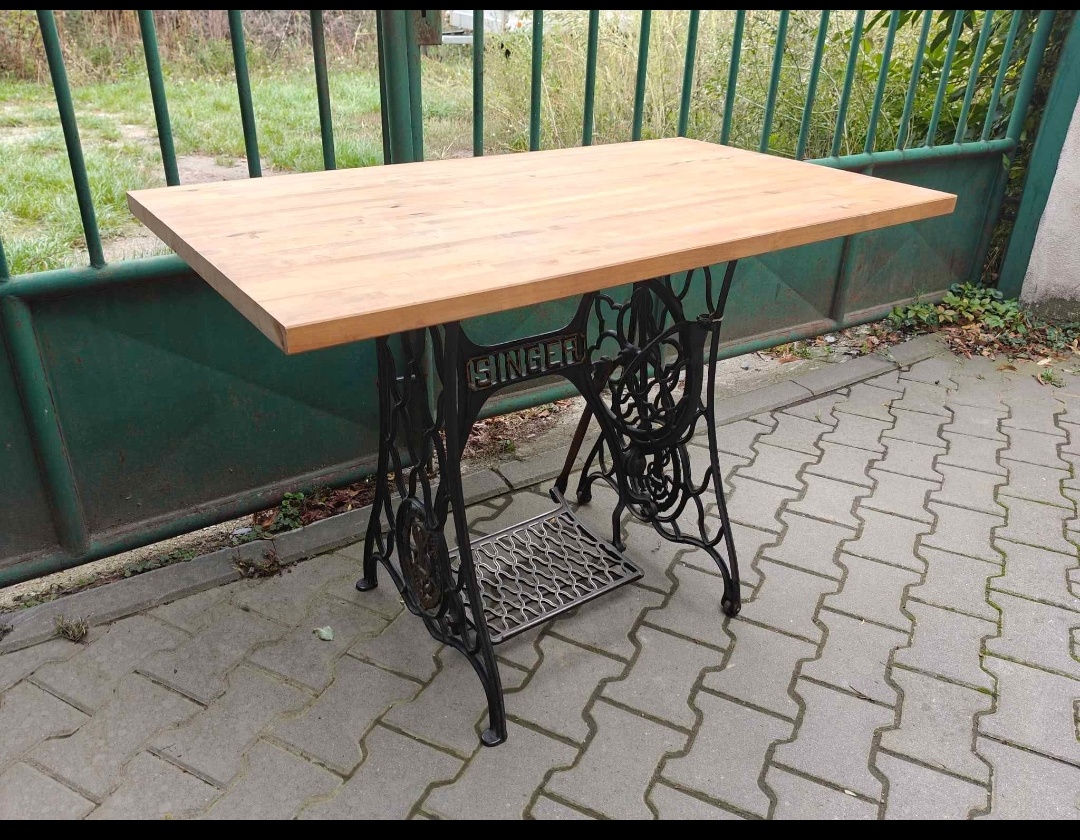 Stůl ze šicího stroje