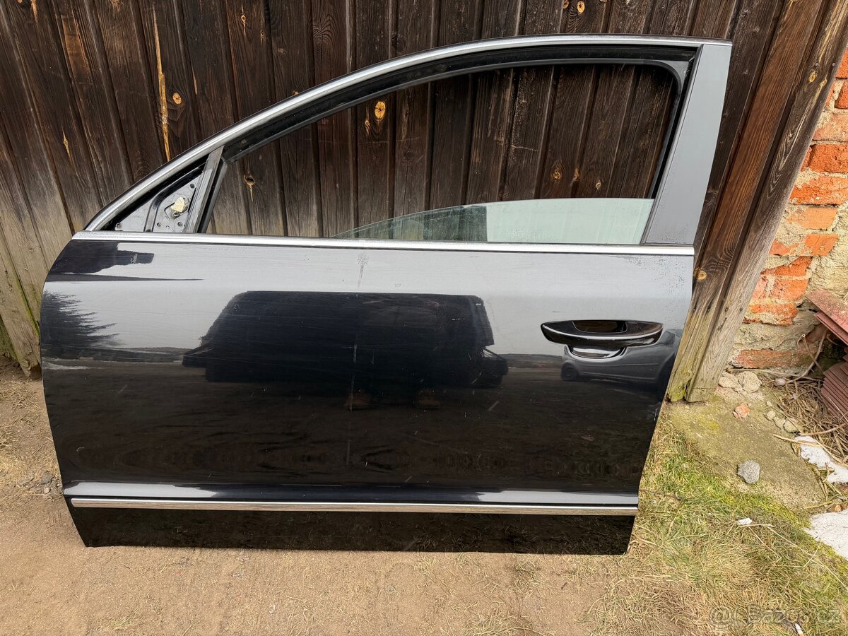 Škoda Superb 2 levé přední dveře 9910