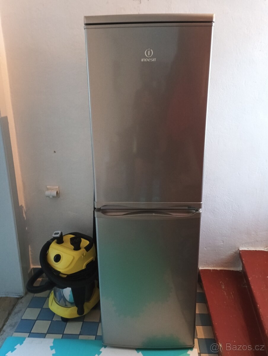 Lednice Indesit