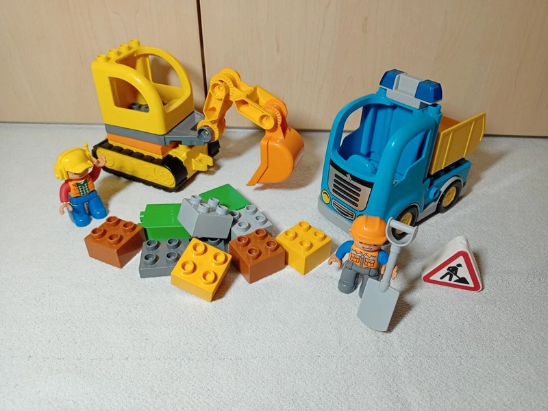 lego duplo bagr