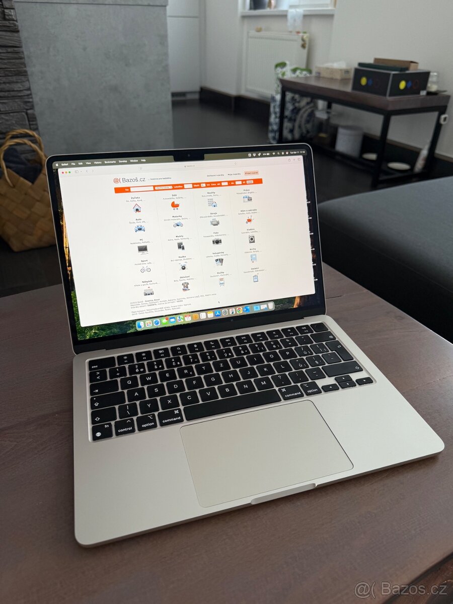 MacBook Air 13" M3 (2024) 8GB RAM / 256GB SSD