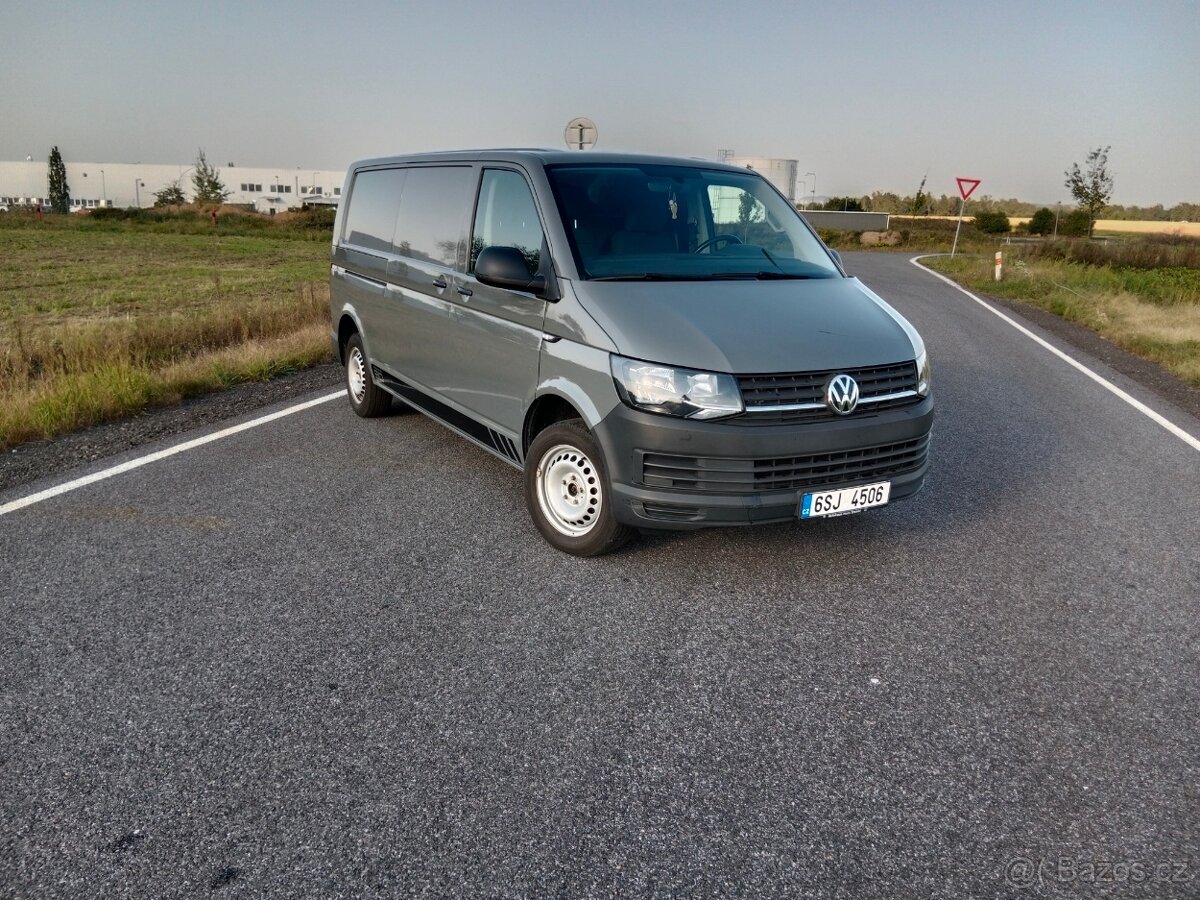 VW Transporter T6 long manuál pěkná vybava