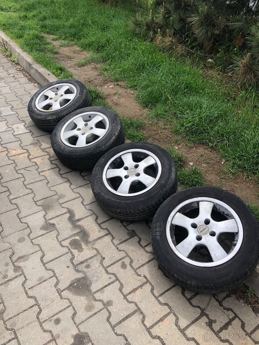 Elektrony 4 x 108