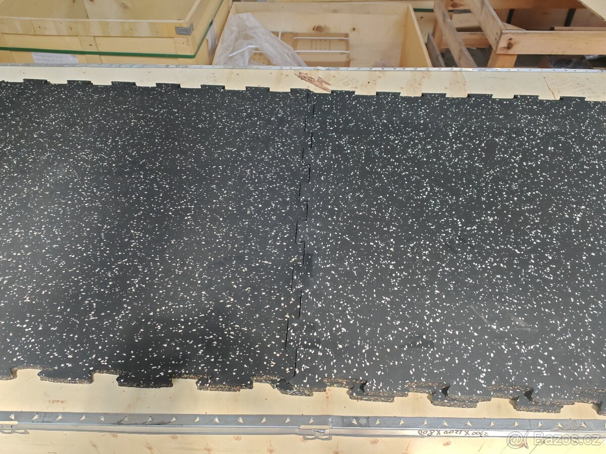 Podlaha gumová puzzle 100x100 cm