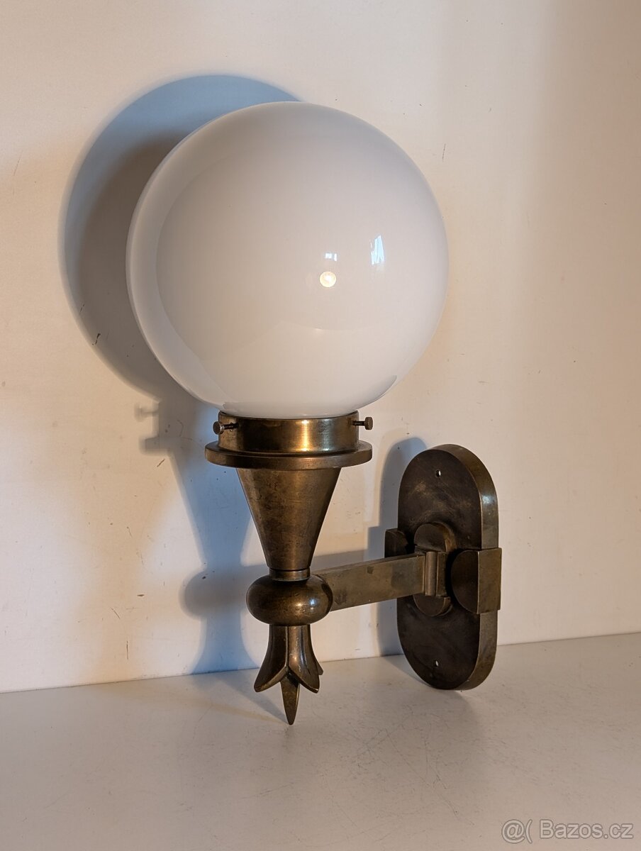 Art Deco kubistická mosazná nástěnná lampa, lampička