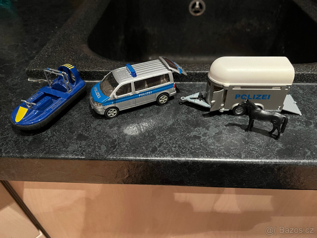 Siku Volkswagen Transporter Polizei 2310 + vznášedlo