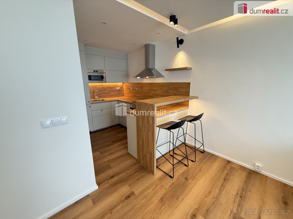 Pronájem bytu 2+kk 45 m2 zařízený po rekonstrukci panel