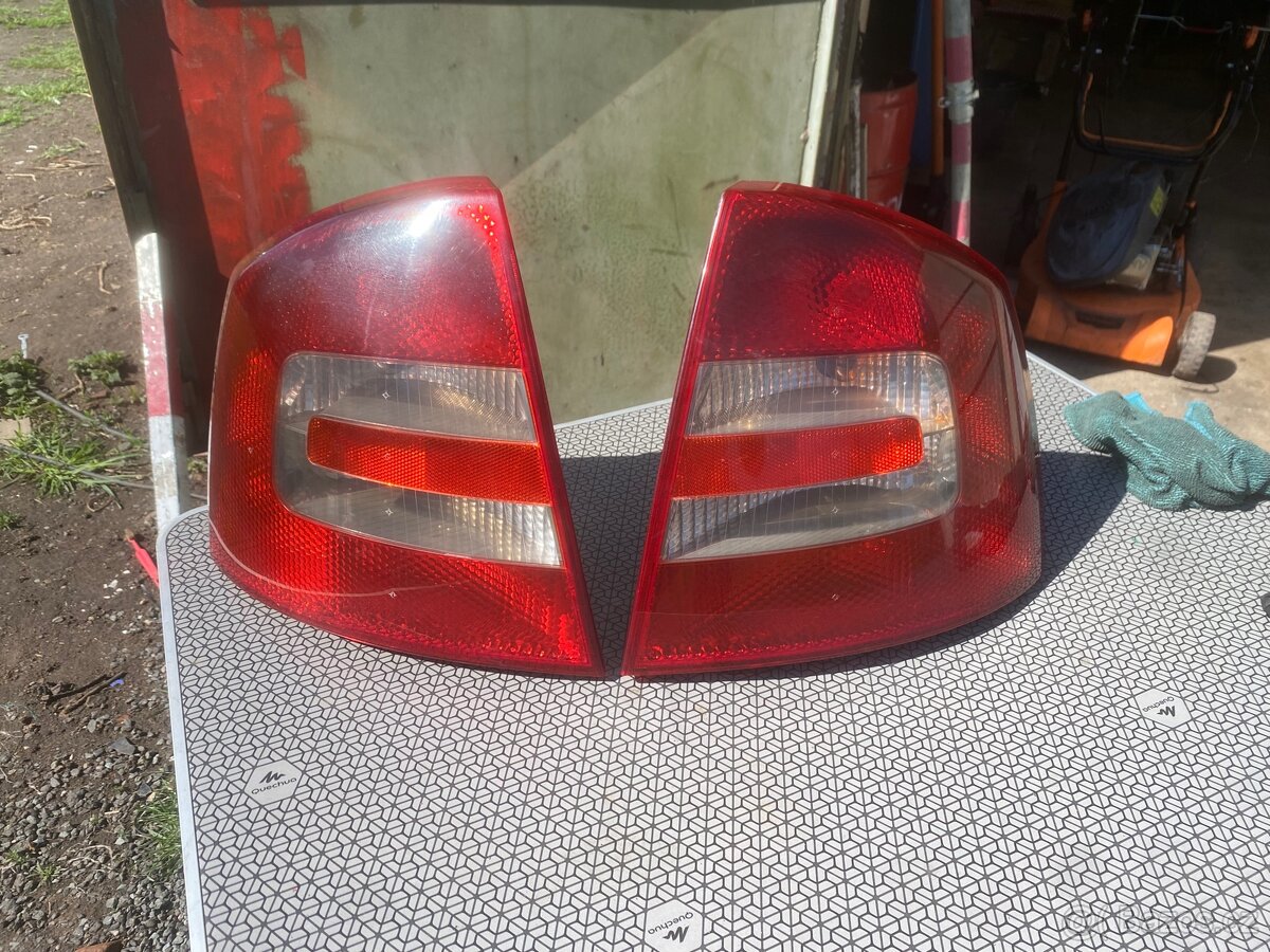 SKODA OCTAVIA II (1Z) 04-12 COMBI - zadní světla
