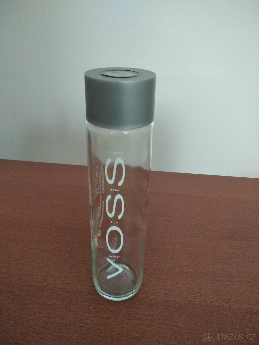 Skleněná láhev VOSS, objem 375ml