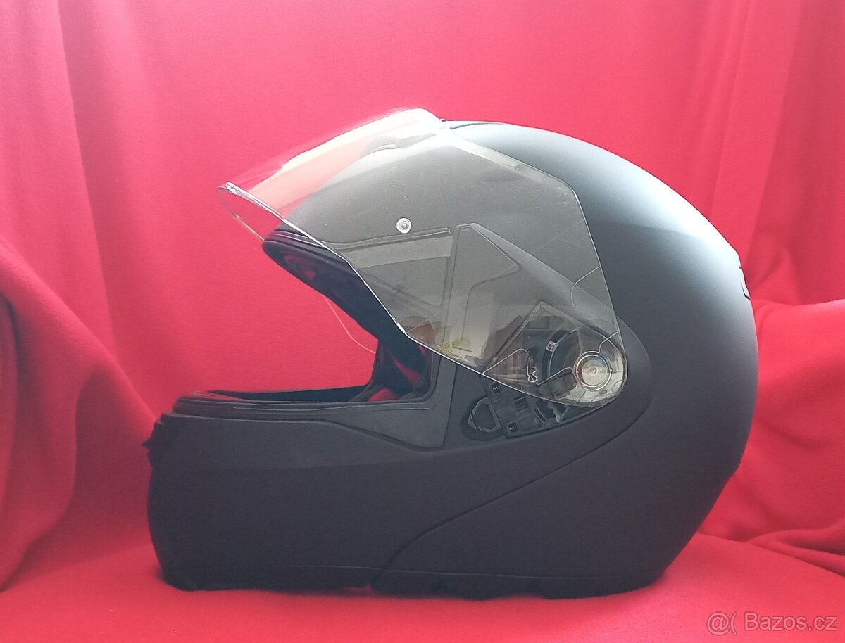 Výklopná helma na motocykl