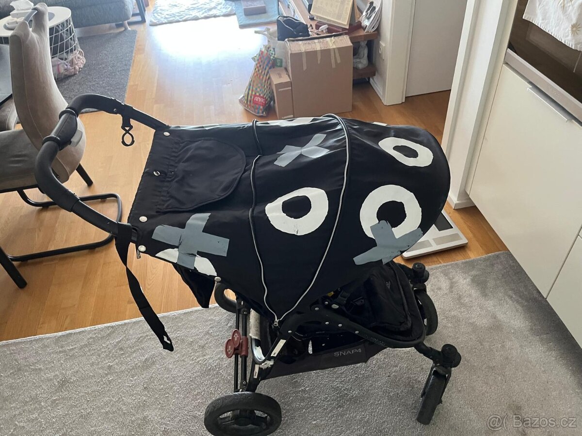 Prodám kočárek VALCO BABY s rukávníkem
