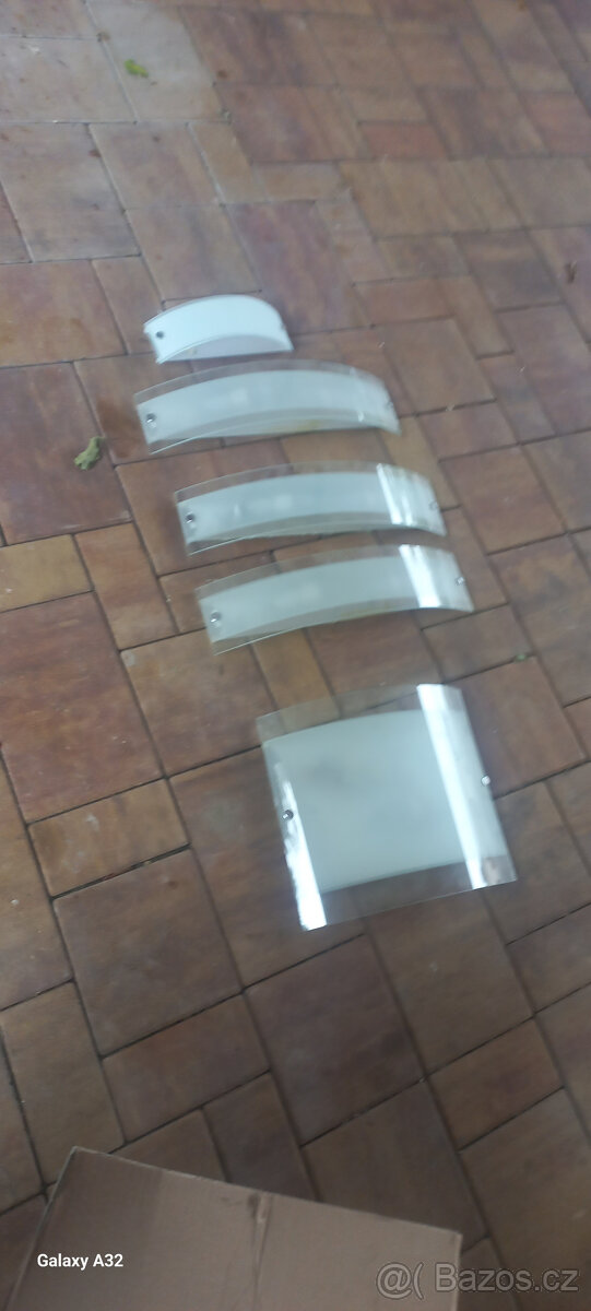 použitá nástěnná a stropní světla světla