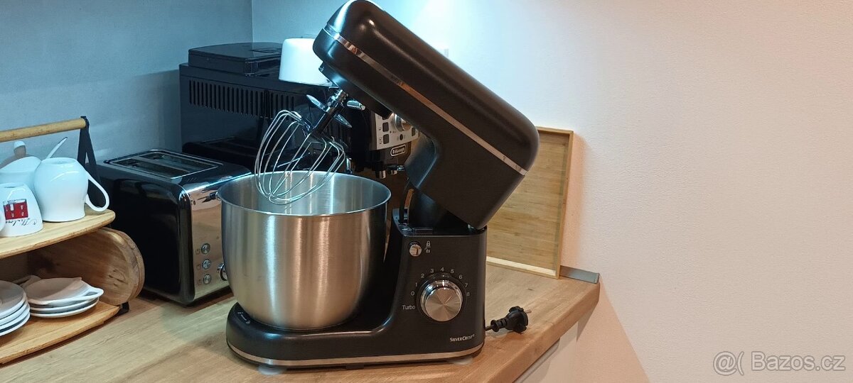 Kuchyňský robot – minimálně používaný, výborný stav