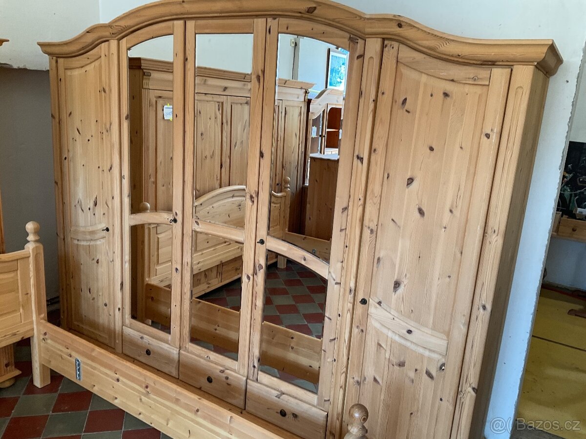 Velká ložnice voskované borovice Masiv