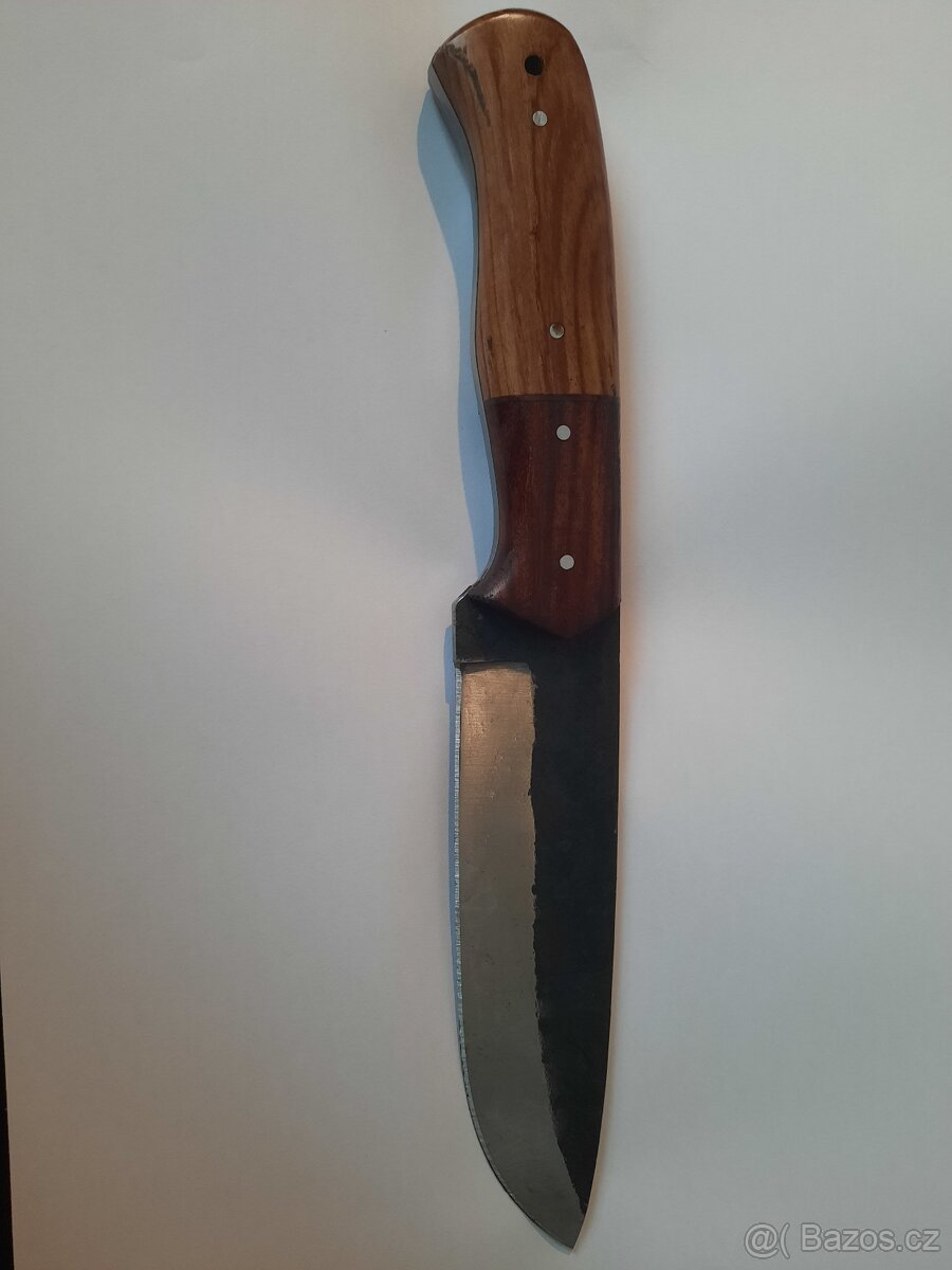 Kovaný pevný nůž 2