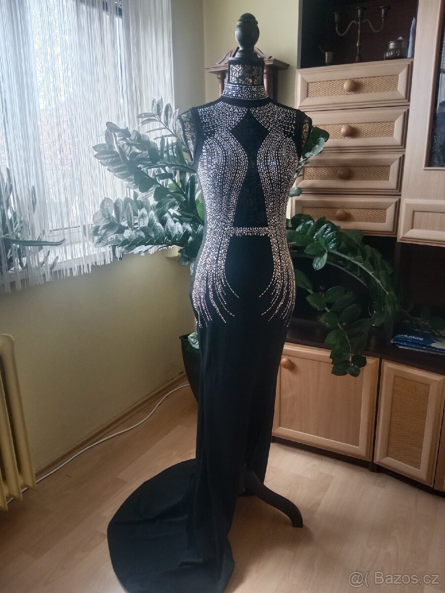 Vysoce luxusní večerní (plesové) šaty s kamínky