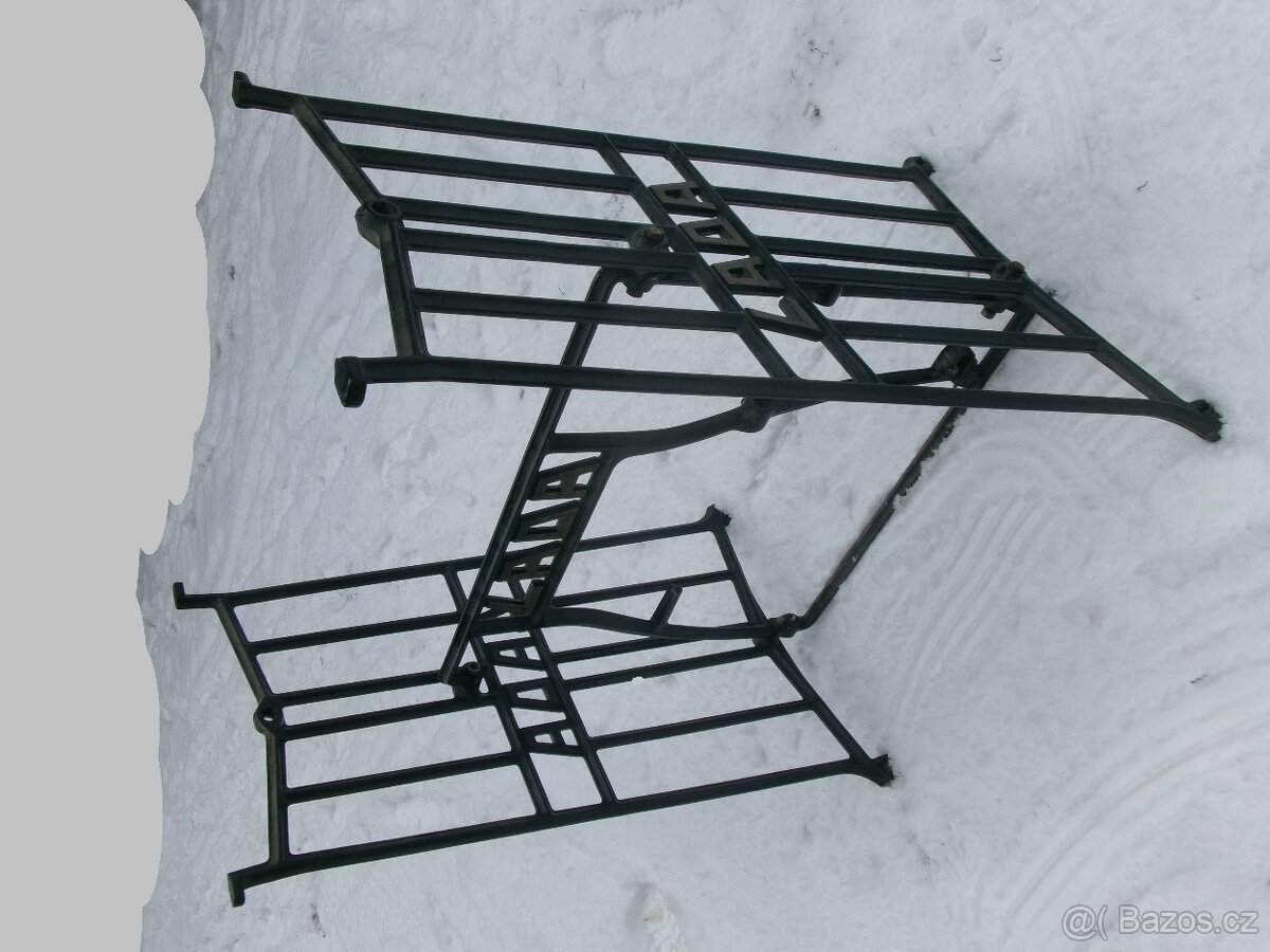 prodám litinovou výlevku, ruční mandl, litinové podstavce...