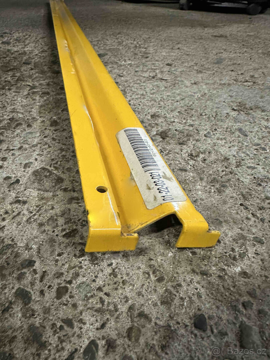 Regálová podpěra pod desku