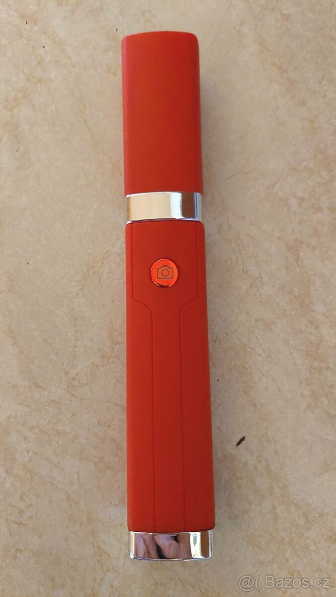 Červená selfie tyč
