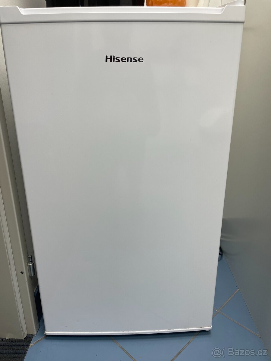 Malá lednička s mrazákem HISENSE