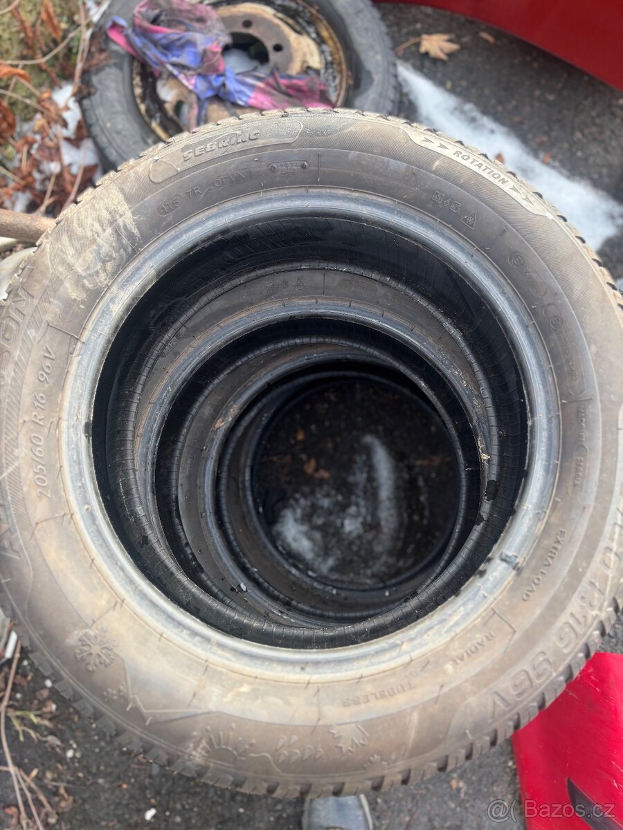 Celoroční pneumatiky 205/60/16