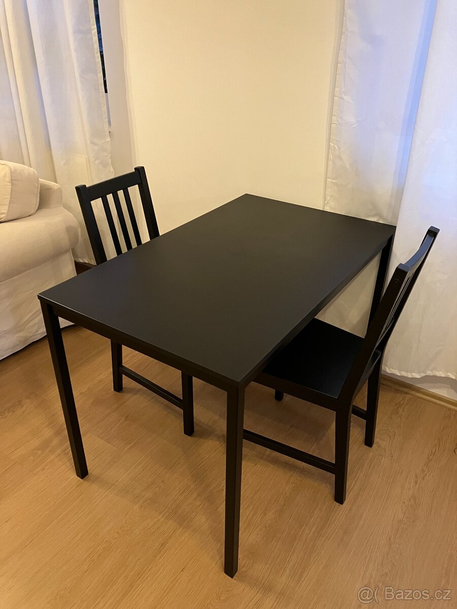 Jídelní stůl IKEA se židlemi