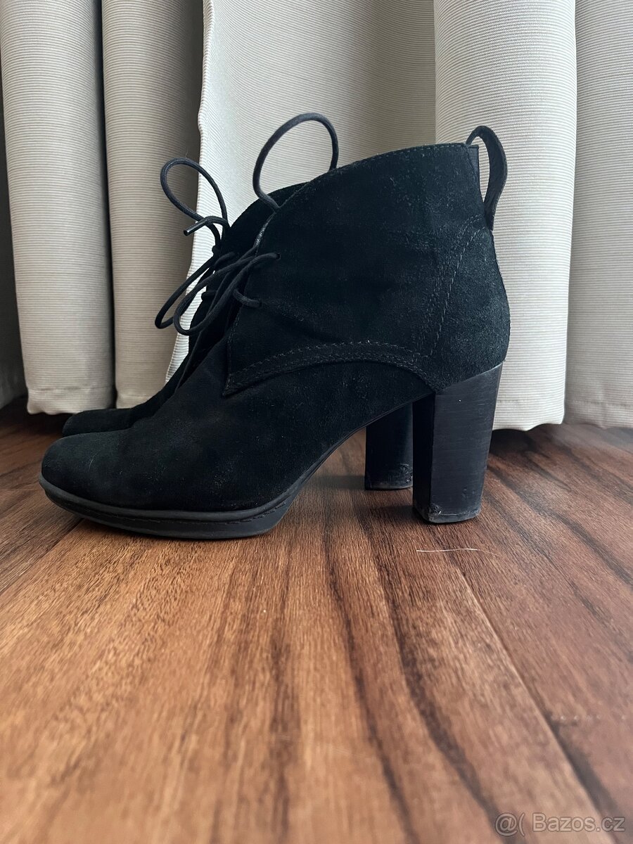 Kotníkové kožené černé boty na podpatku Tommy Hilfiger