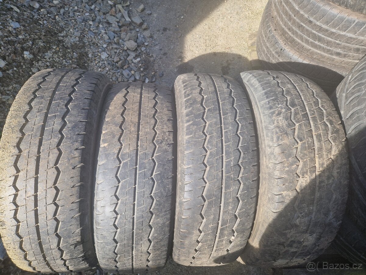 Letni pneu Dunlop 225/70/15C