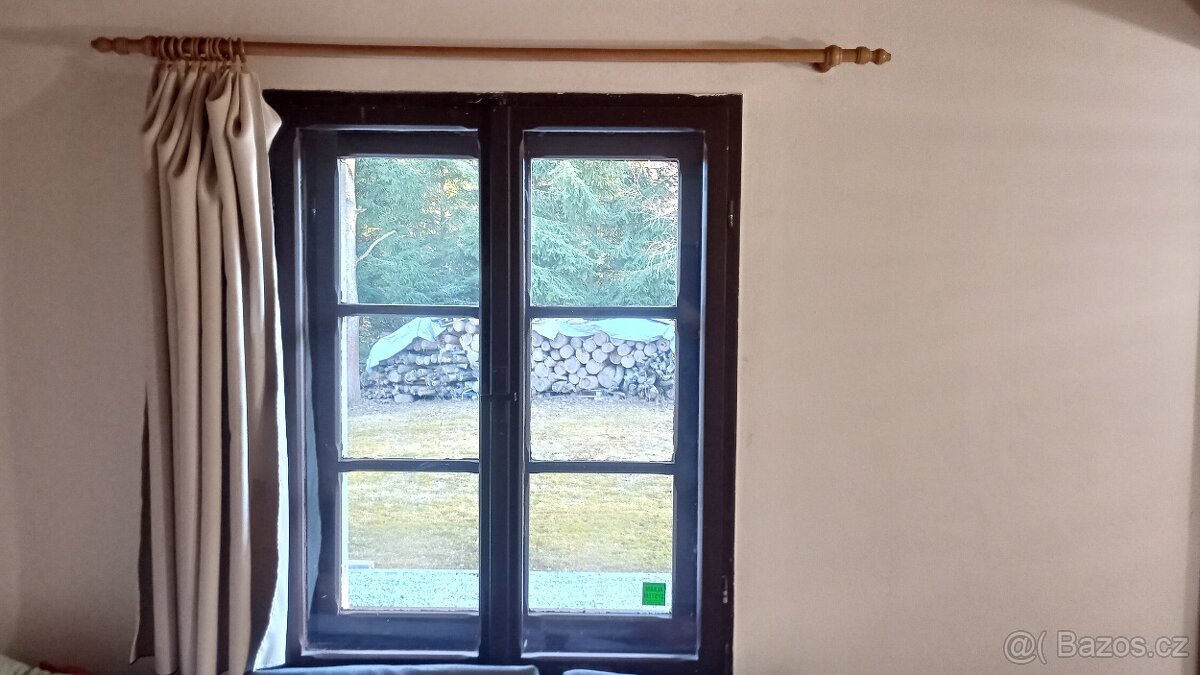 Samotná okna bez rámu