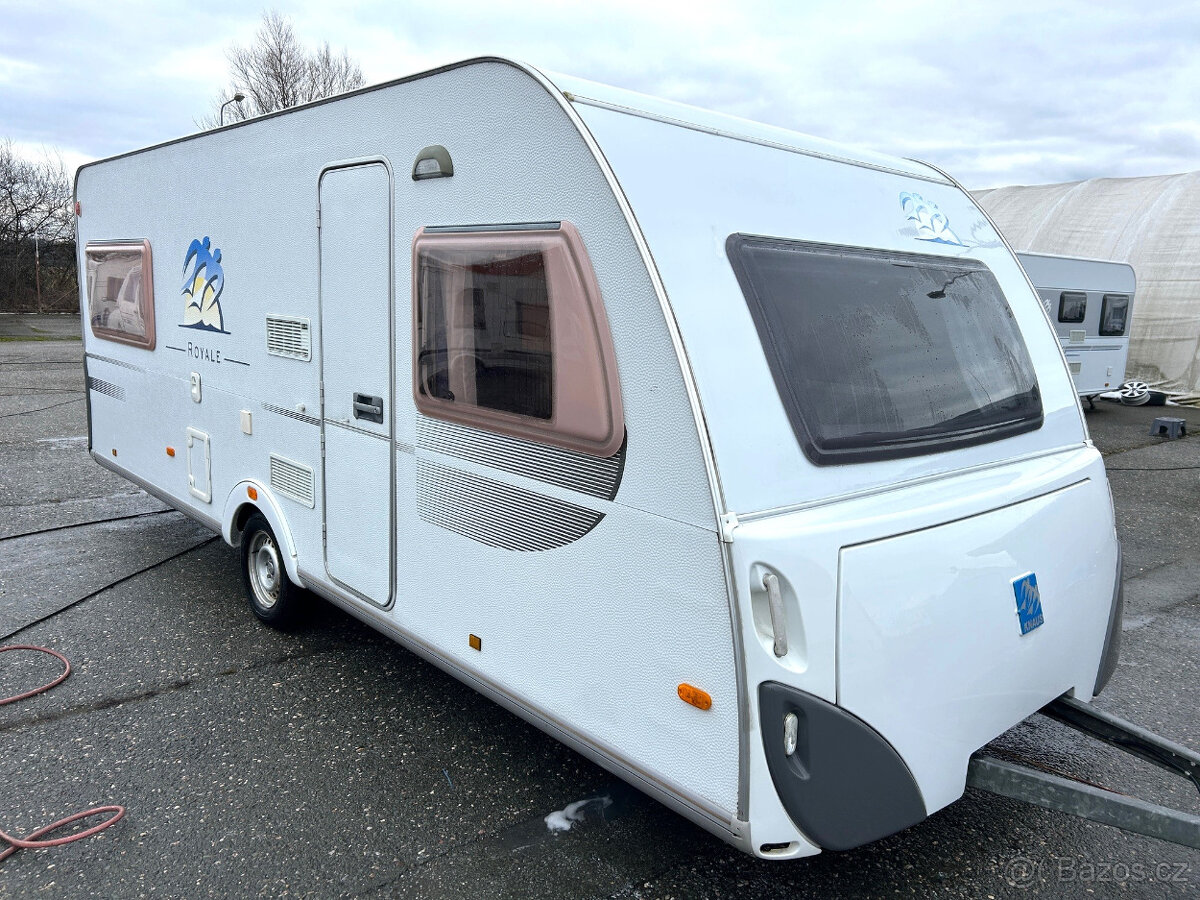 Knaus Royal 580, PALANDY, PŘEDSTAN--sleva--