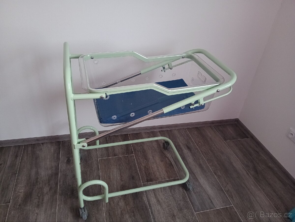 Prodám nebo půjčím profesionální pojízdnou dětskou postýlku