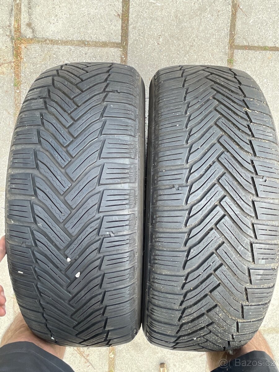 Dvě zimní pneu Michelin 205/55/16