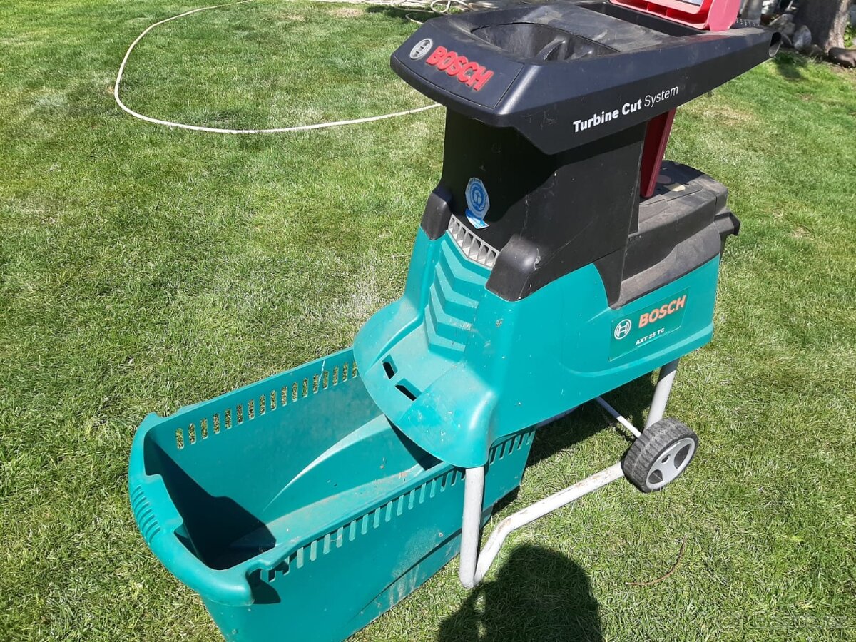 Drtič (štěpovač) zahradního odpadu Bosch AXT 25 TC