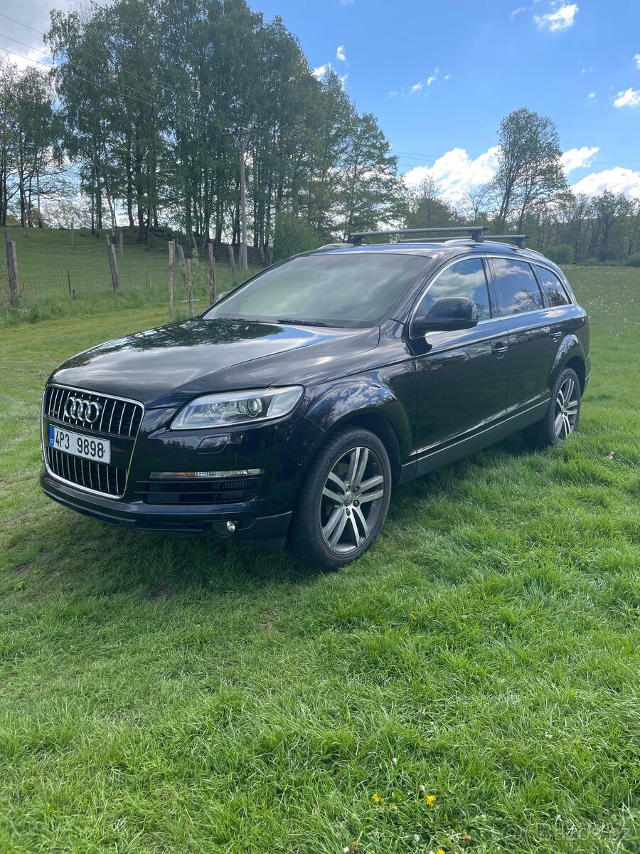 Audi Q7, 3.0 TDI - plná výbava, 7 míst
