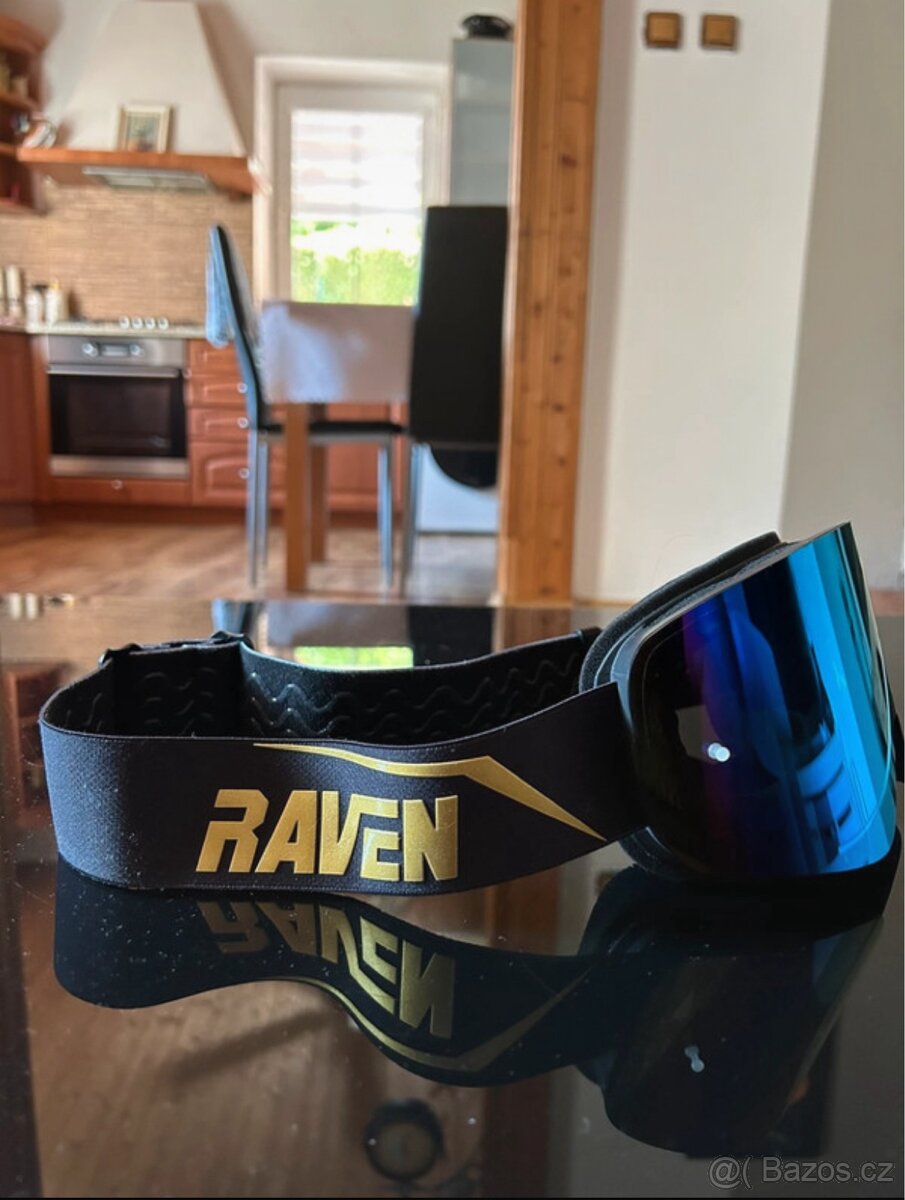 Raven bryle