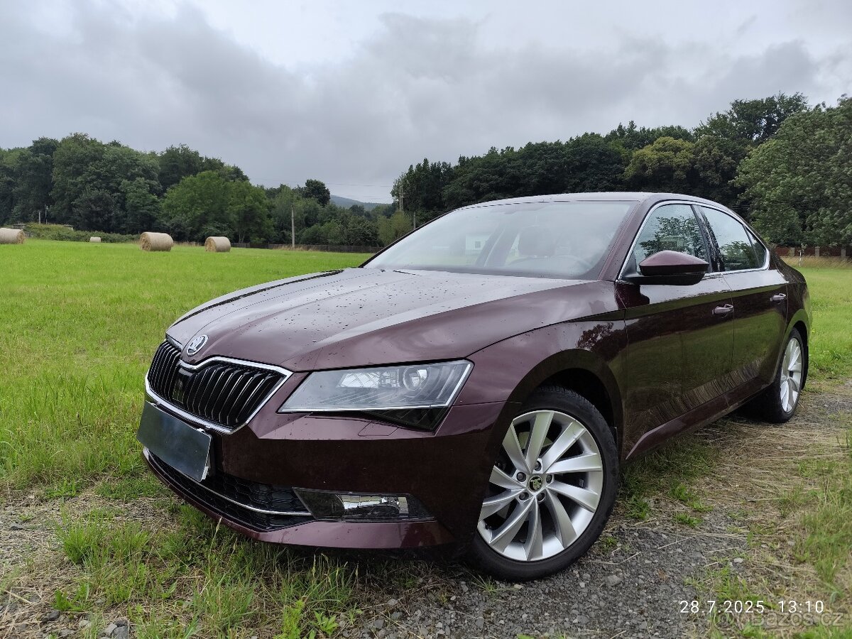 Škoda Superb. Nové v ČR. 1. Majitel, tažné, 100 tis km.
