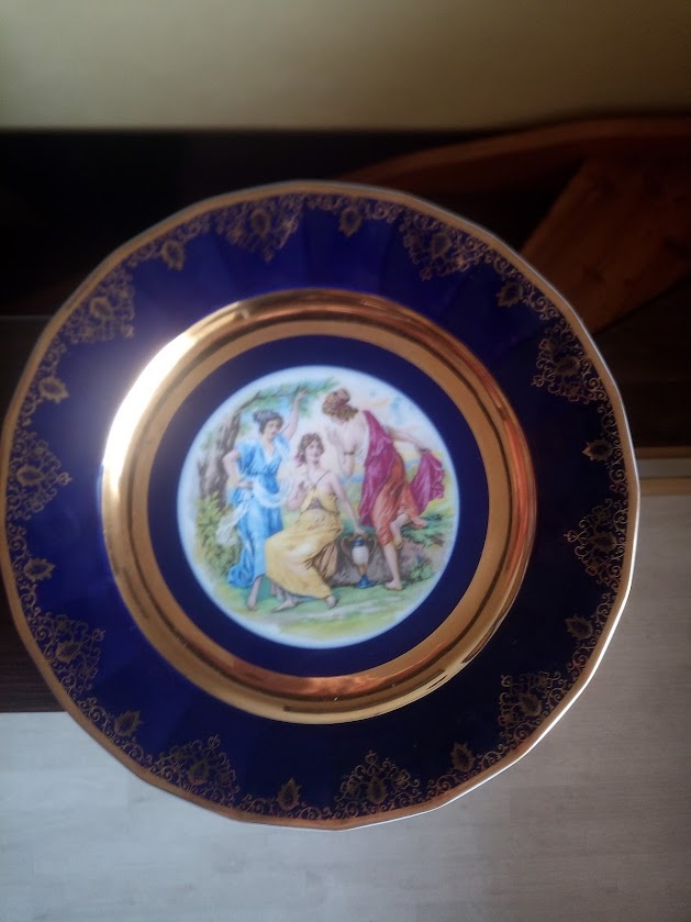 Zdobený porcelánový talíř