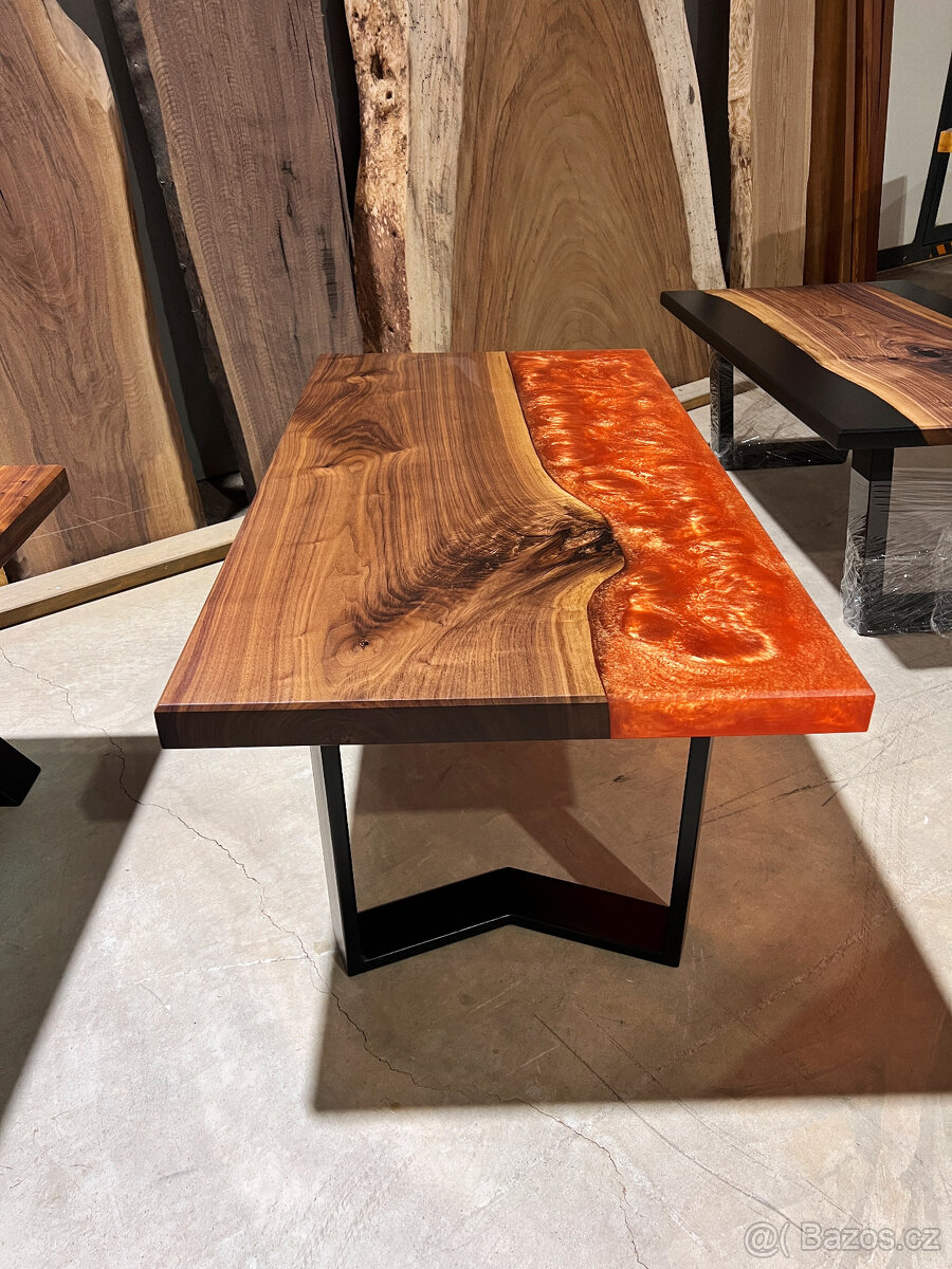 Epoxidový konferenční stůl