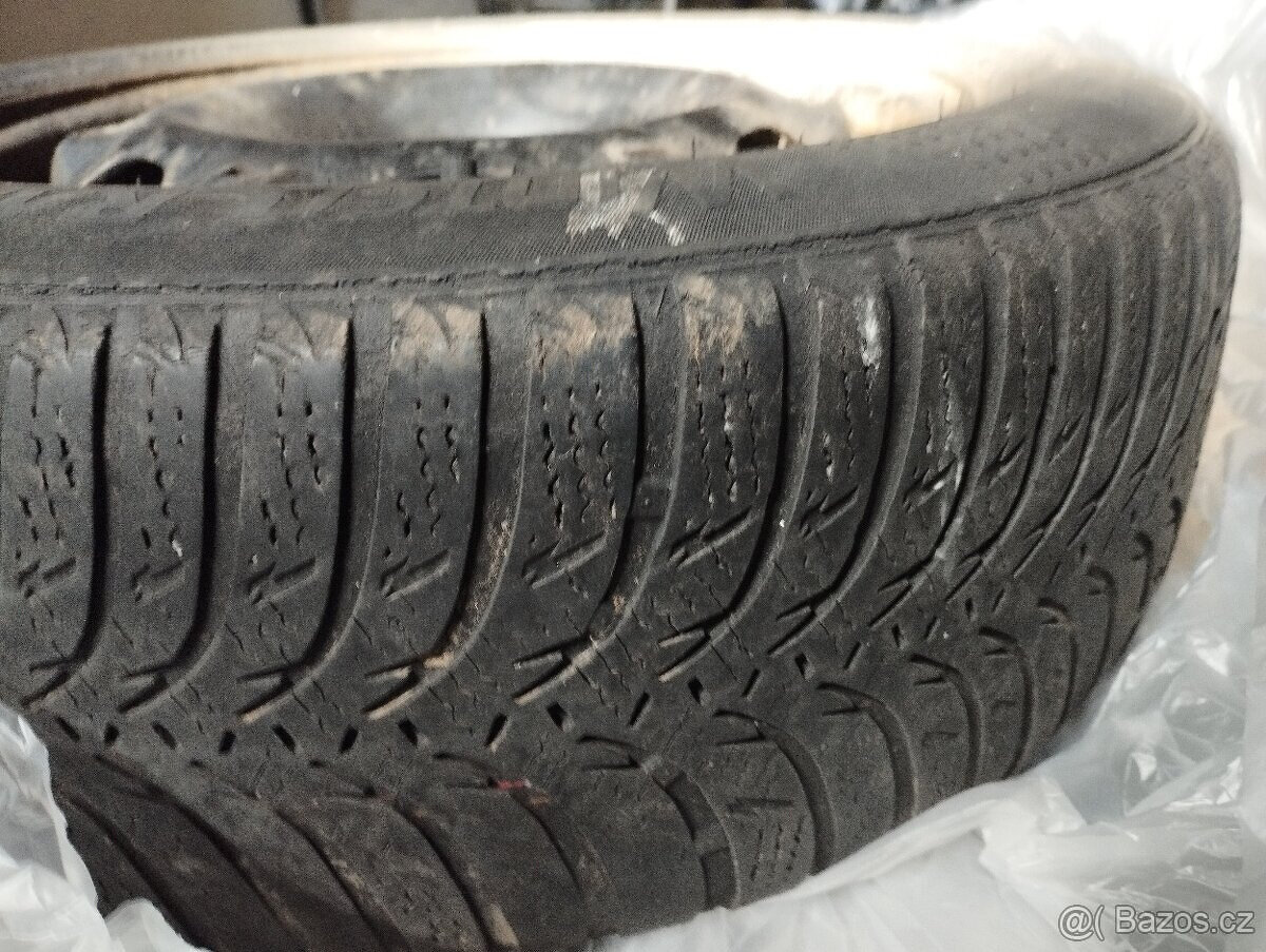 Pneumatiky zimní Winterhawk 185/60 R 14 na plechovích discíc