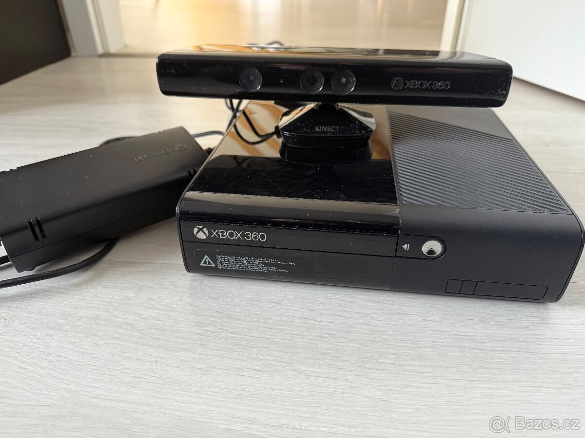 Prodám Xbox 360 s kinectem, 2 ovladače
