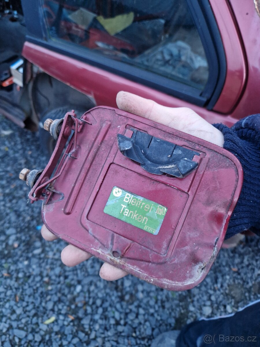 BMW e30 víčko nádrže