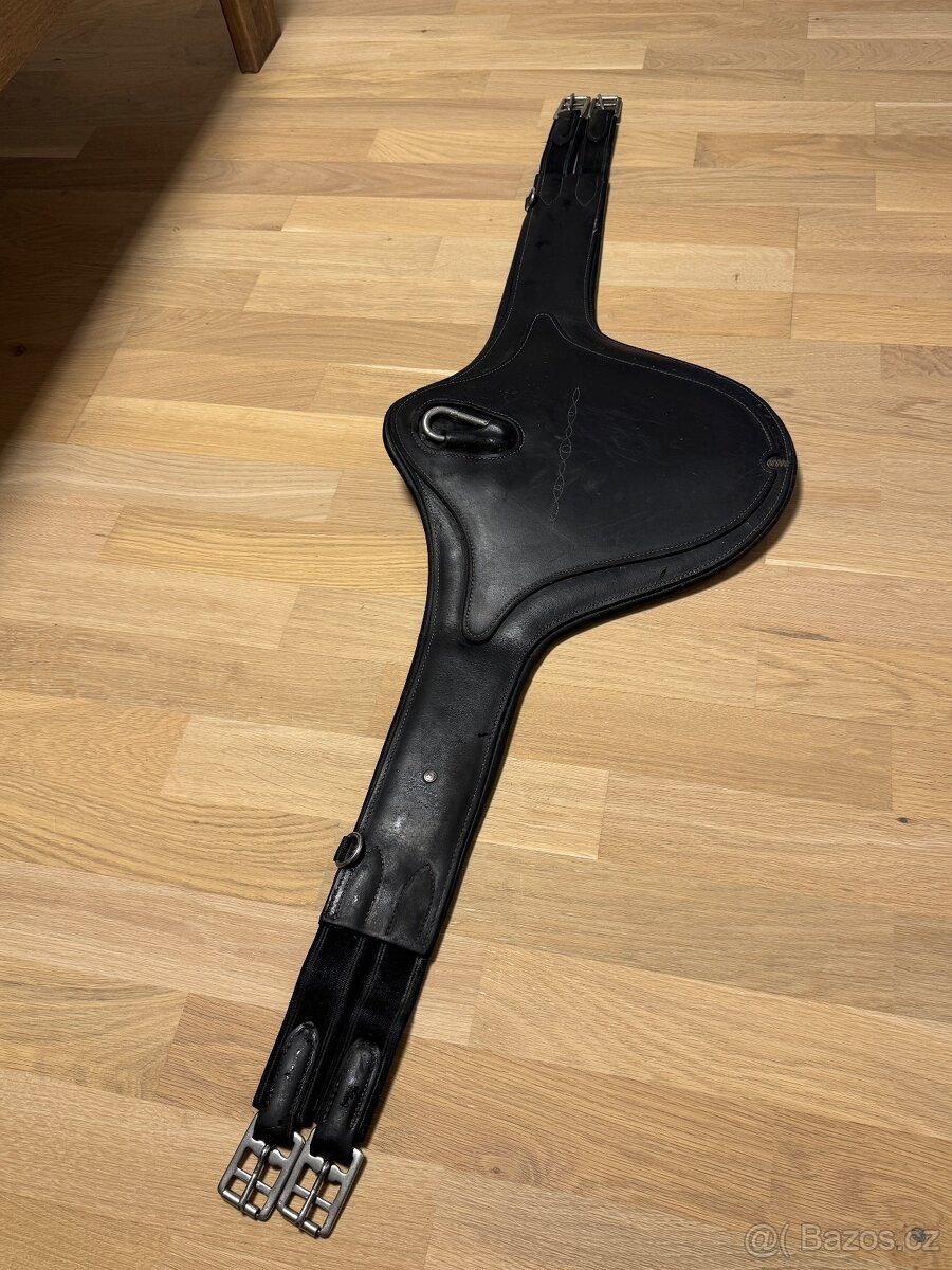 Černý okopávací podbřišník fouganza velikost 125cm.