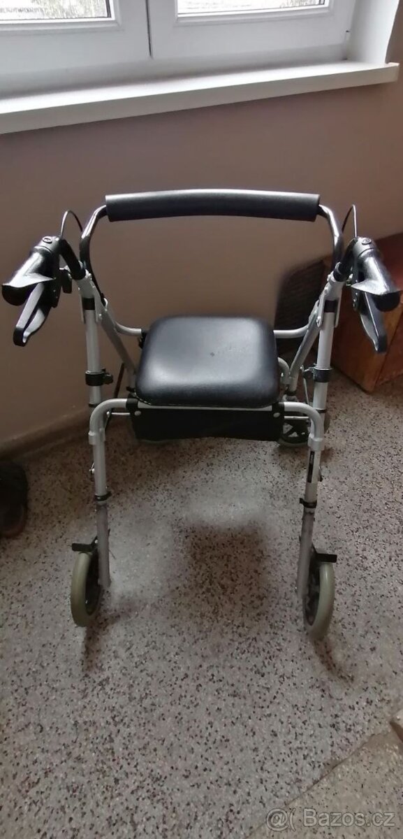 DMA Čtyřkolové chodítko rozšířené 249 A