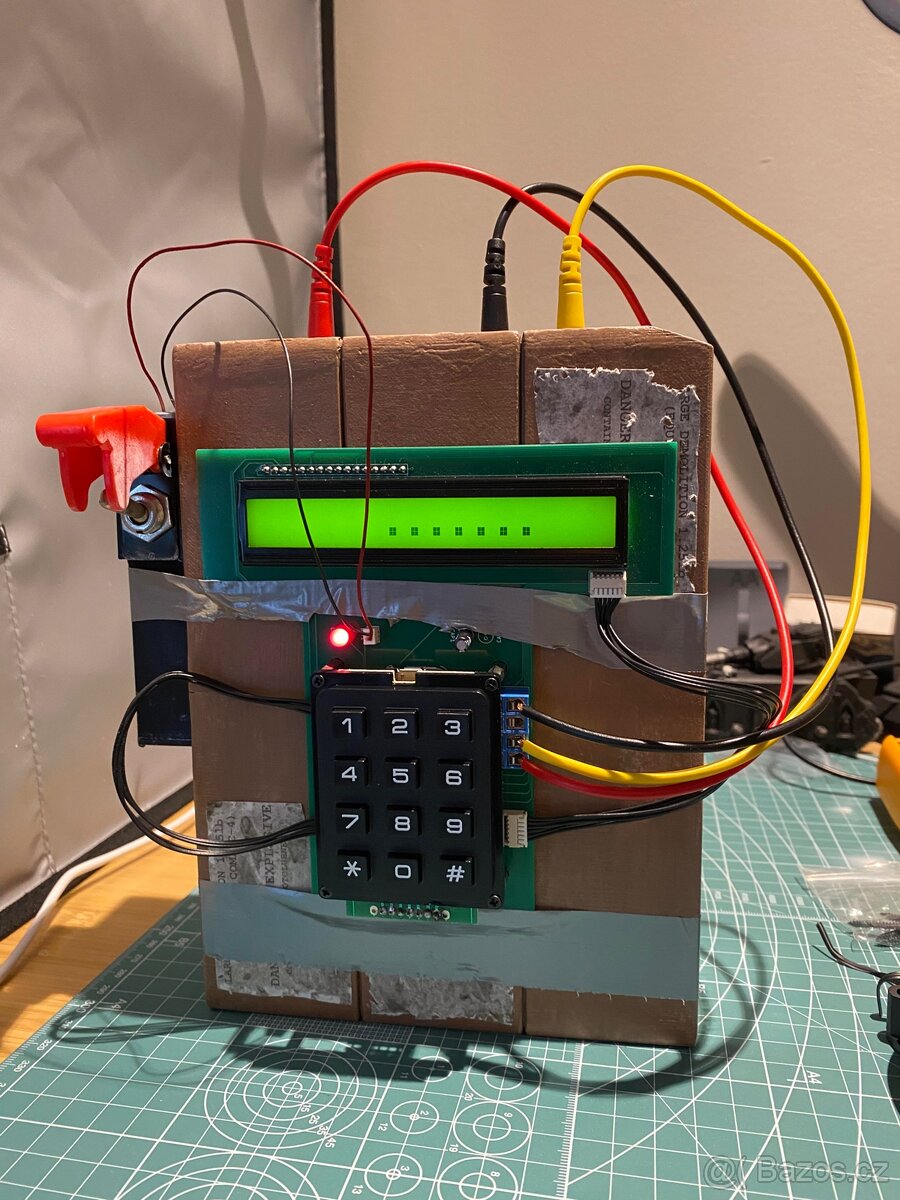 Airsoft „CS:GO“ bomba — zvuková imitace