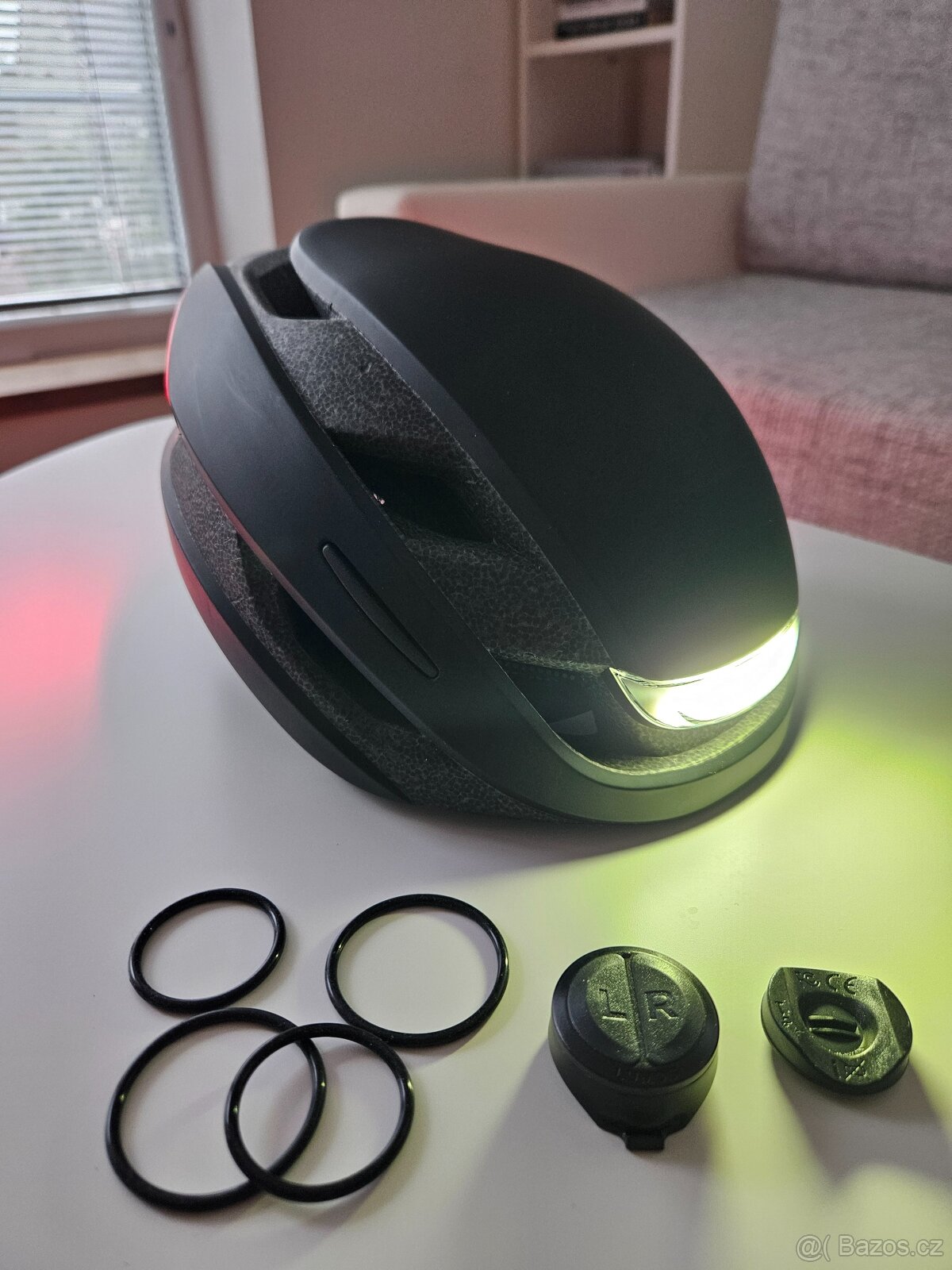 Unikátní cyklistická helma Lumos Ultra (s LED + blinkrem)